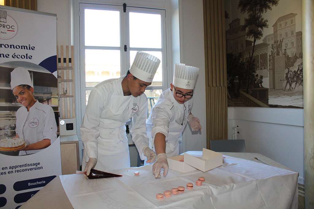 LE CEPROC MET A L’HONNEUR LE MACARON LORS DES JOURNEES DE L’HOTELLERIE ET DE LA RESTAURATION DU QJ