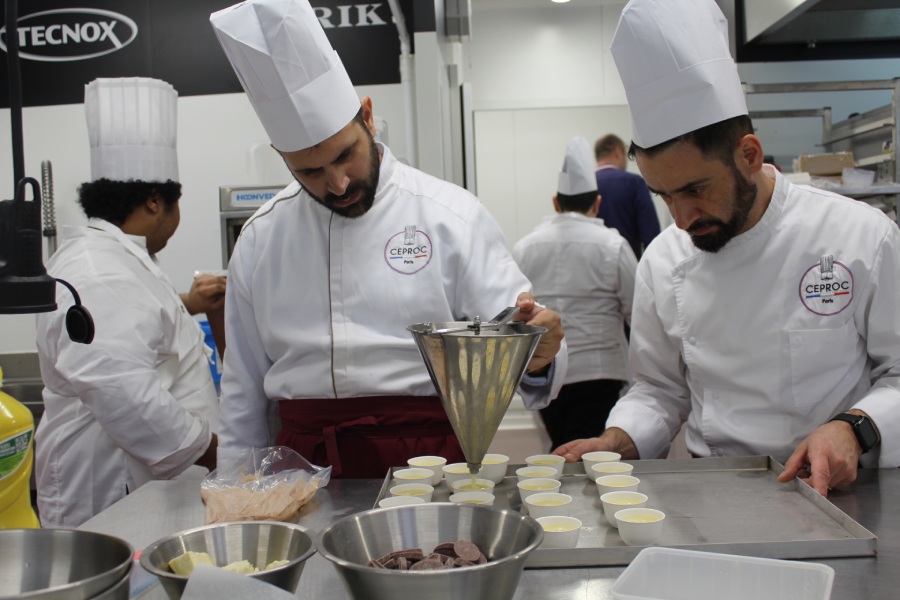 Deux formateurs du réseau Turismo de Portugal en immersion culinaire au CEPROC