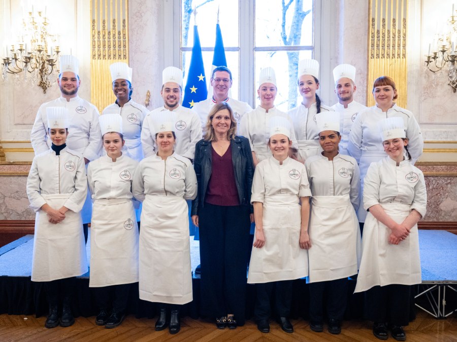 Les apprentis du CEPROC présentent leurs vœux à l’Assemblée nationale sous le signe de la gastronomie